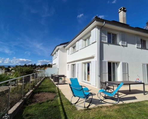 Deux Villas Blanches Mont Sur Lausanne Terrasse Apres Renovation Vm Renovation Sa